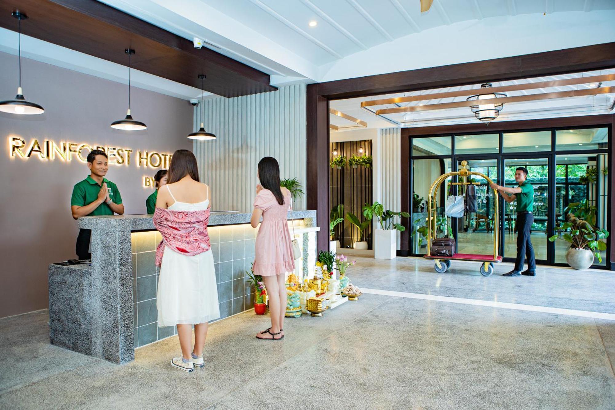Rainforest Hotel By Nsun Kampot Bagian luar foto