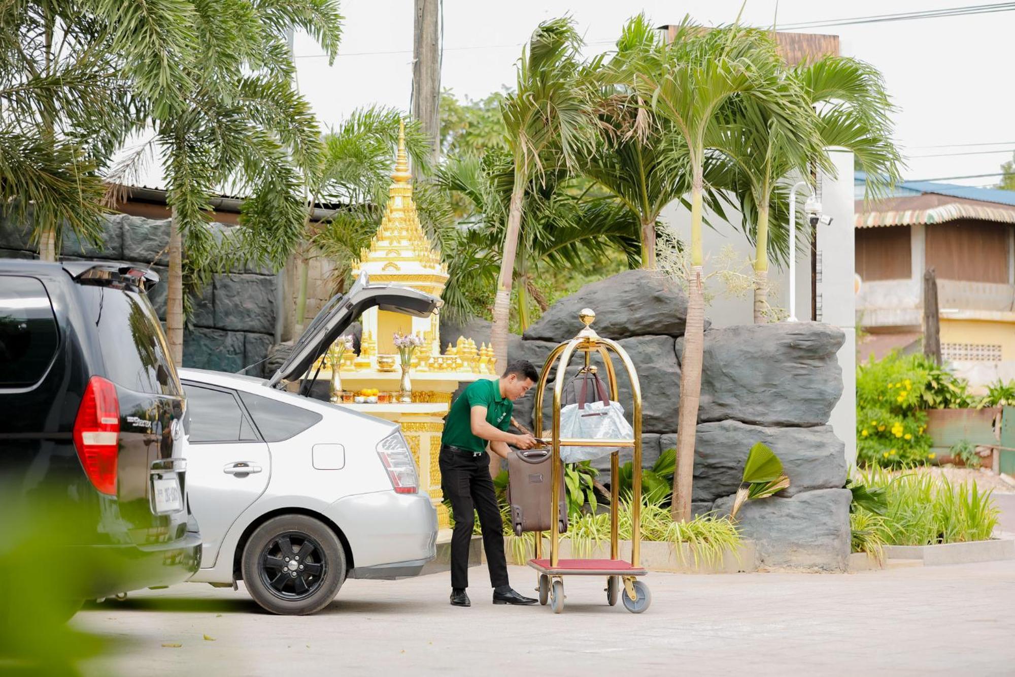 Rainforest Hotel By Nsun Kampot Bagian luar foto