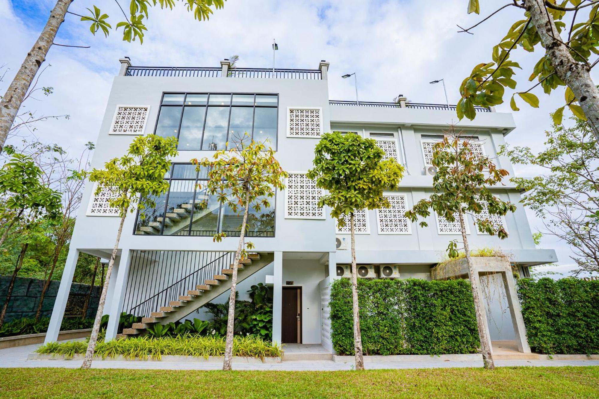 Rainforest Hotel By Nsun Kampot Bagian luar foto