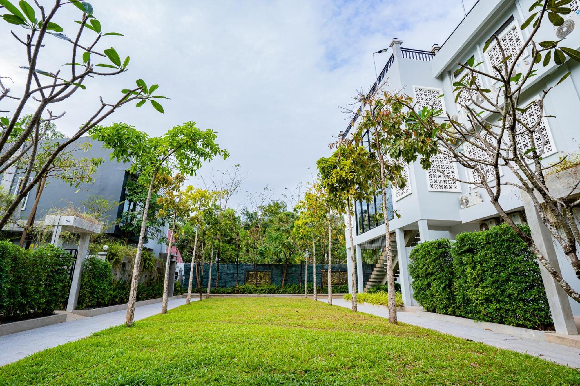 Rainforest Hotel By Nsun Kampot Bagian luar foto