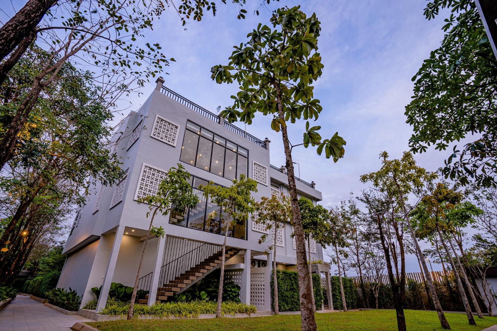 Rainforest Hotel By Nsun Kampot Bagian luar foto