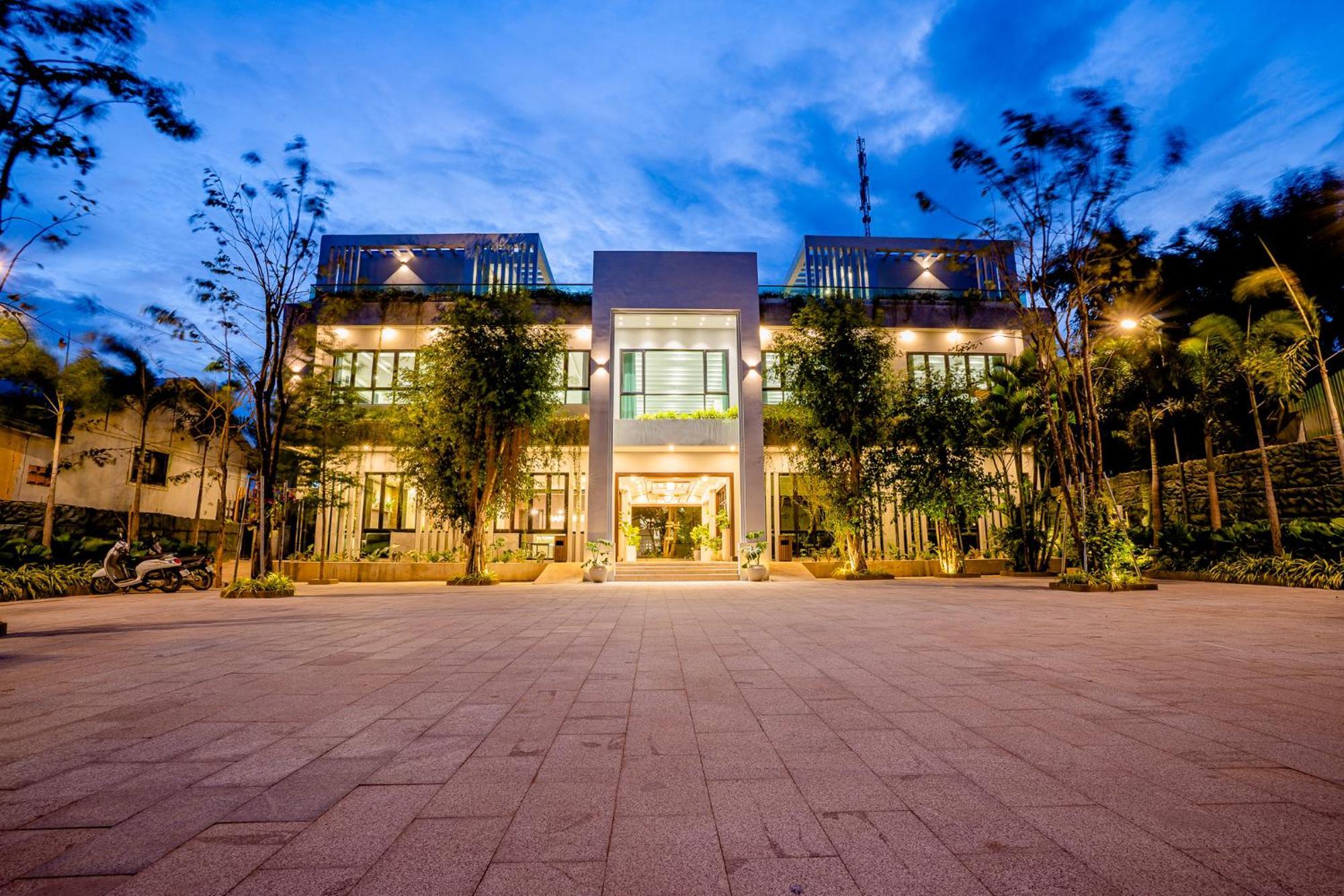 Rainforest Hotel By Nsun Kampot Bagian luar foto