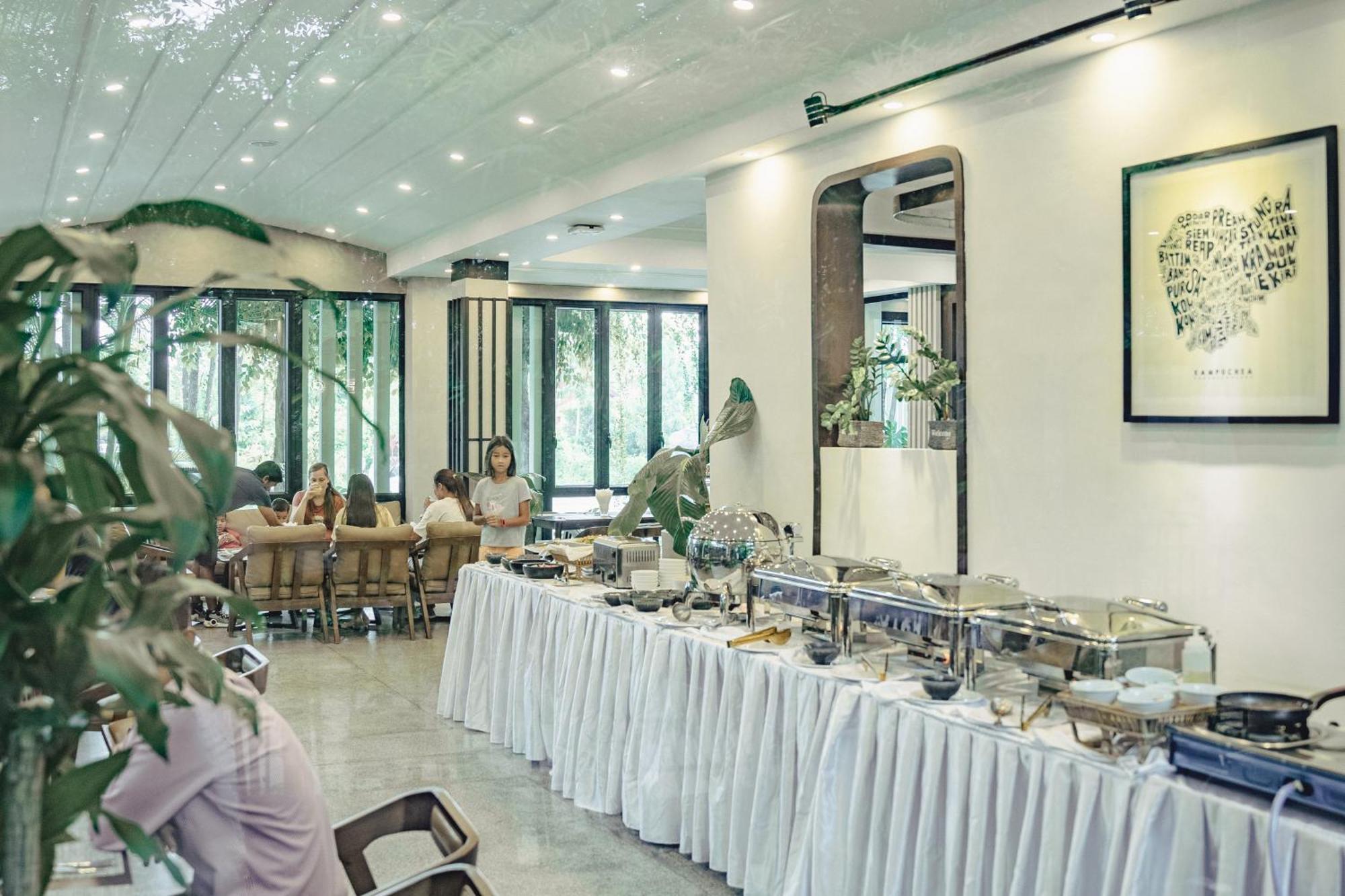 Rainforest Hotel By Nsun Kampot Bagian luar foto